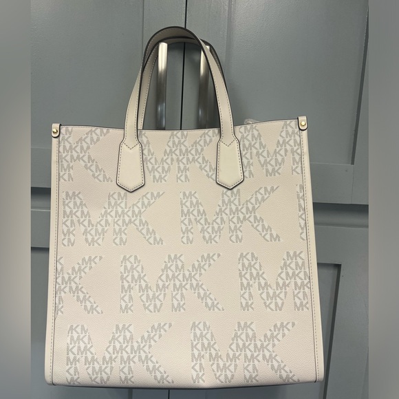 New With Tags Extra Large Michael Kors Tote with Crossbody Adjustable Strap - Picture 2 of 8